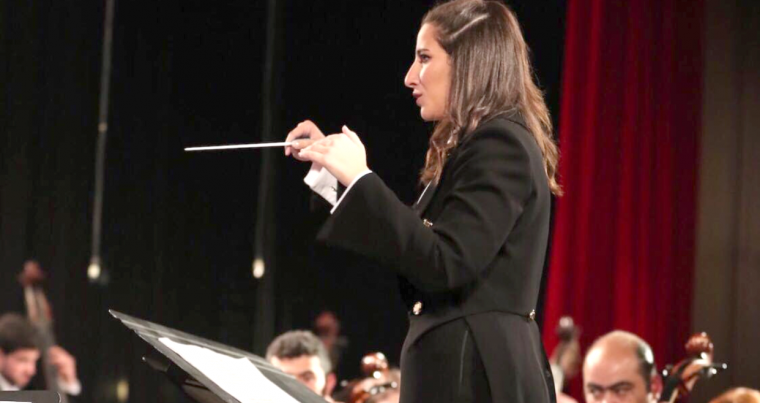 Mujeres con la batuta: las directoras de orquesta árabes que transforman la música clásica